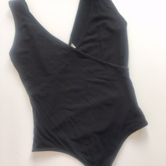 Cest Moi Black cross over ballet style black bamboo bodysuit in sm/m - Picture 4 of 7